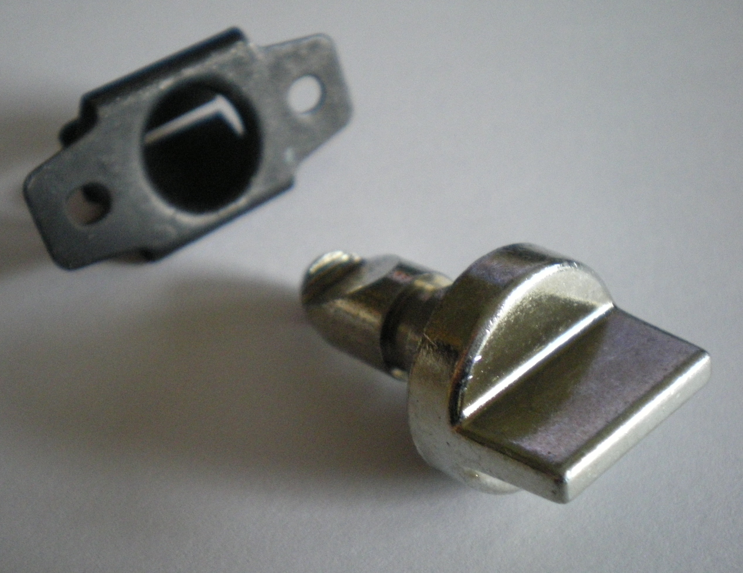 Vente 1/4 turn Fasteners locks 1/4 turns / Blind Rivets Savignysas